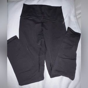 Classic LULULEMON black leggings